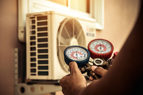 Professional Heat Pump Repair technician working in Weehawken, NJ